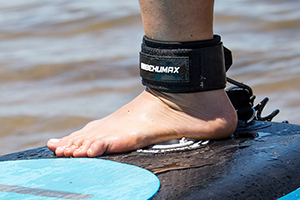 correa de seguridad en la tabla stan up paddle
