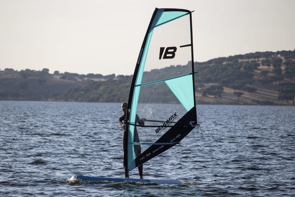 tabla de windsurf mas vela 5 metros