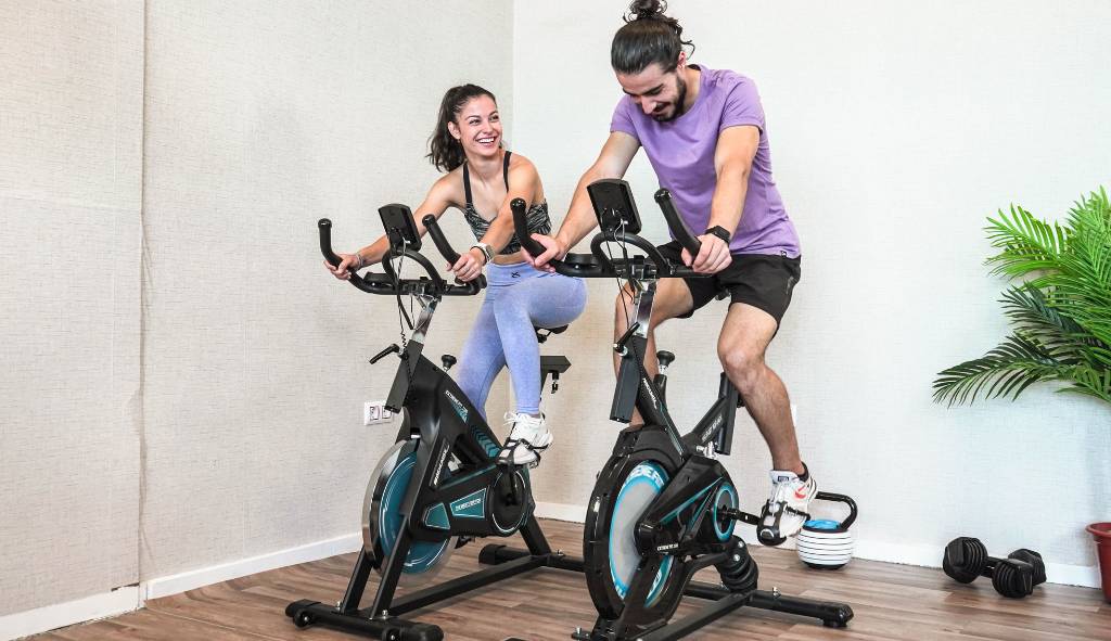 rutina-de-bicicleta-estatica-para-quemar-grasa